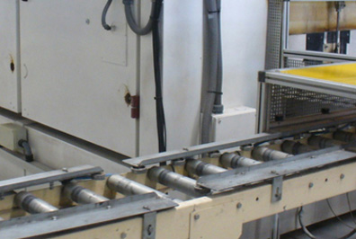 某工藝品公司定制工作臺(tái)